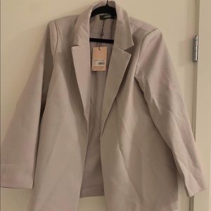 Lilac Blazer, size 8. Fits like an oversized Medium! Meant to be oversized